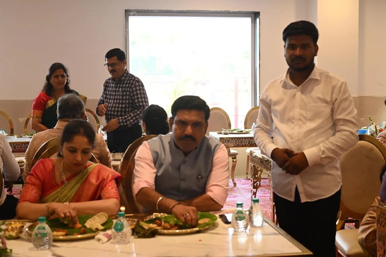 Distinguished Guests Dining